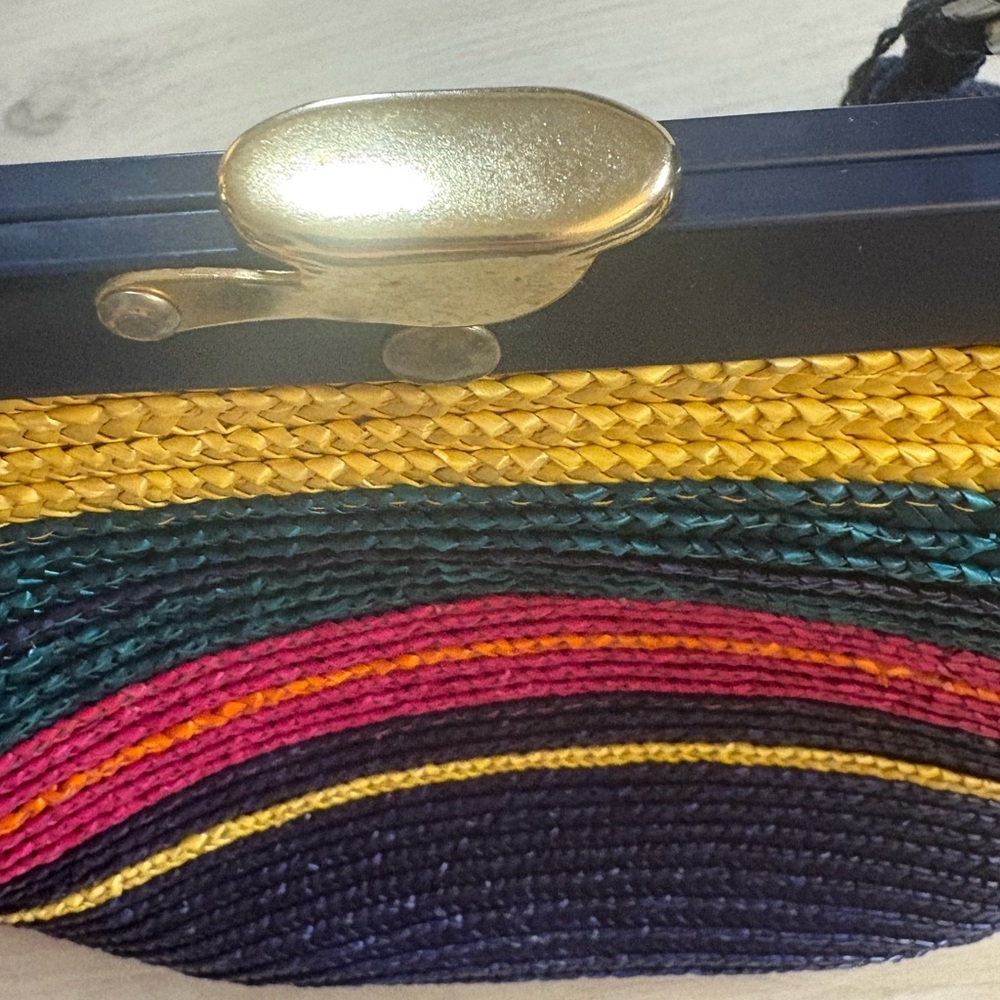 Vintage Multicolor Woven Straw Shoulder Bag – Brass Frame &‎ Braided Strap - Picture 4 of 16